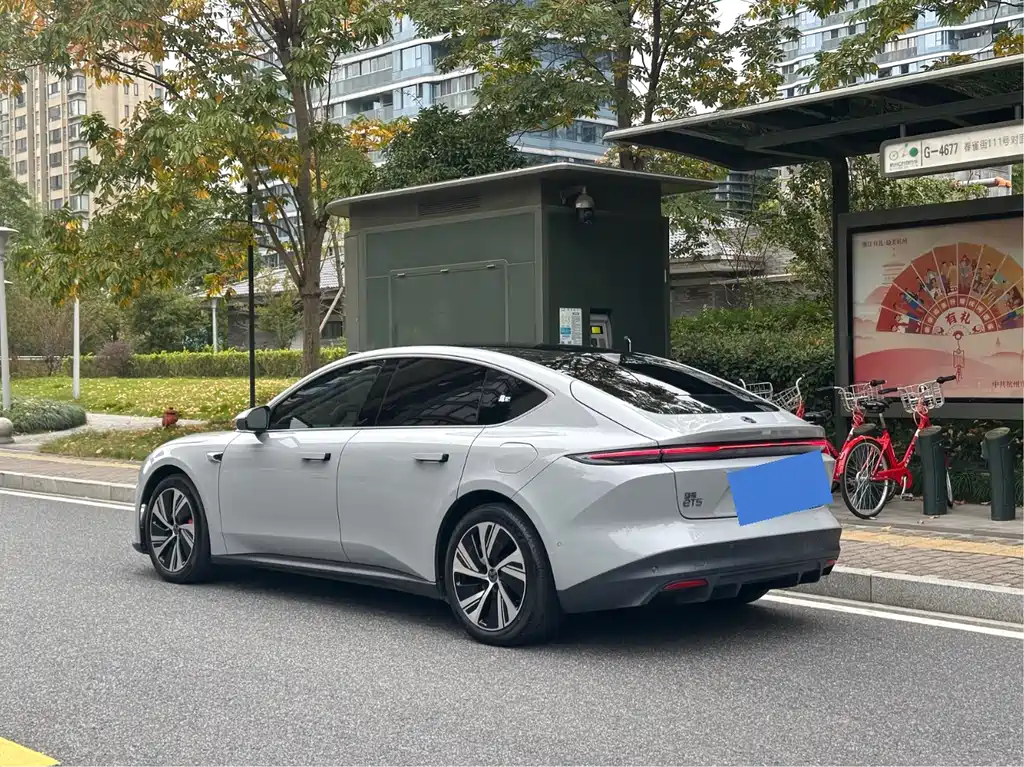NIO NIO ET5