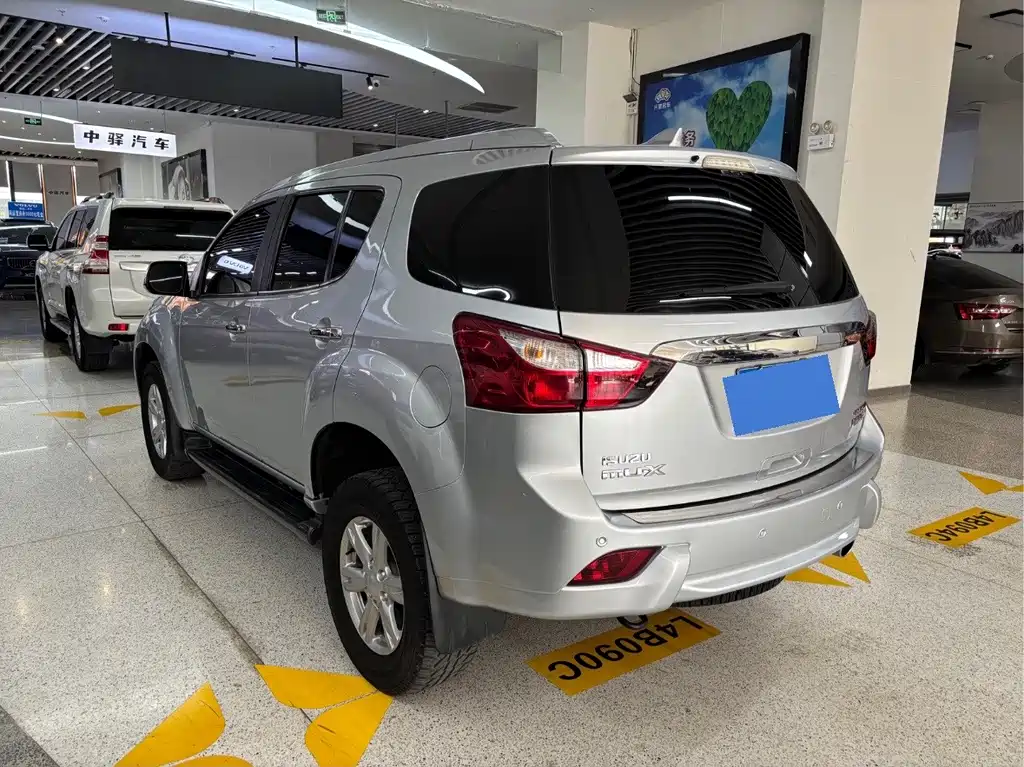 ISUZU MU X SHEPHERD RANGER