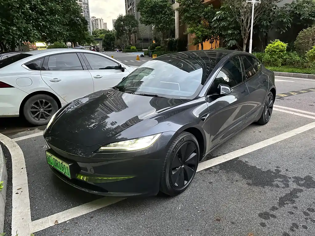 Tesla Model 3 2024