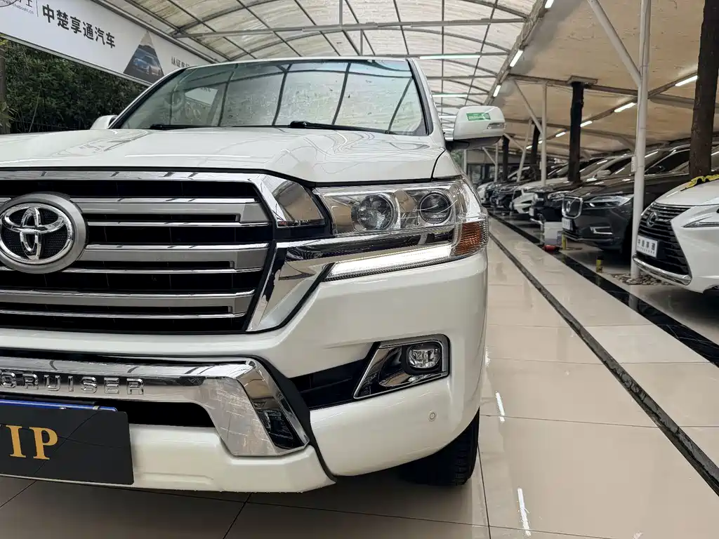 Toyota Land Cruiser 2018 5.7L AT