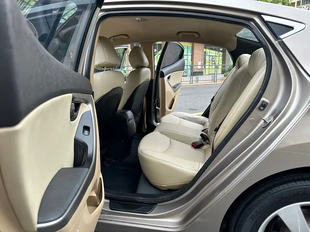 Hyundai Elantra Langdong 1.6L Auto Leading Type, фото 10