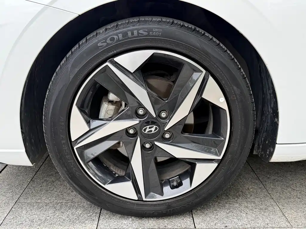 Hyundai Elantra — миниатюра 12