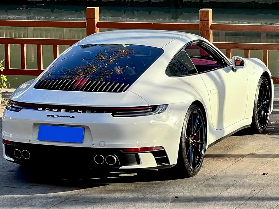 PORSCHE 911