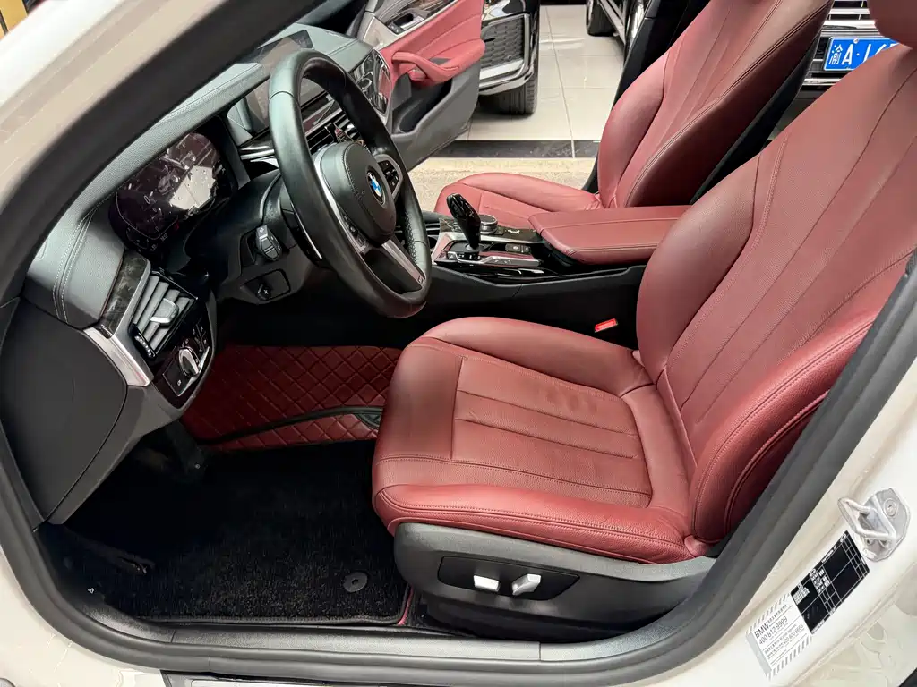 BMW 5 Series — миниатюра 12