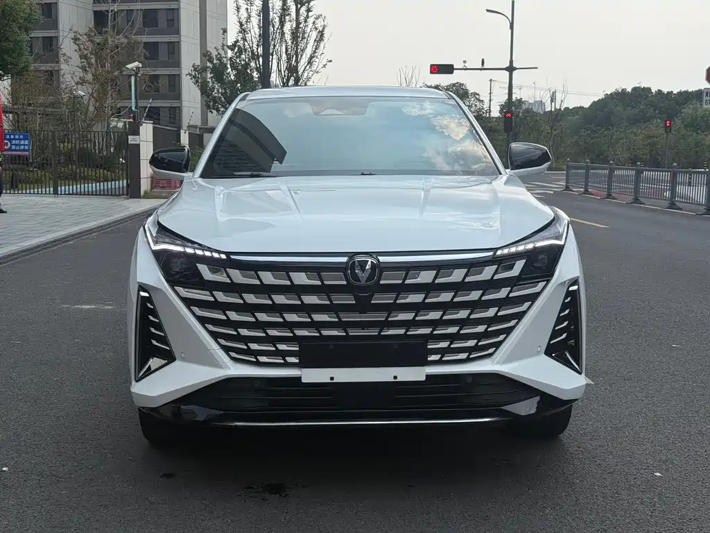 Changan UNI-Z New Energy — миниатюра 2
