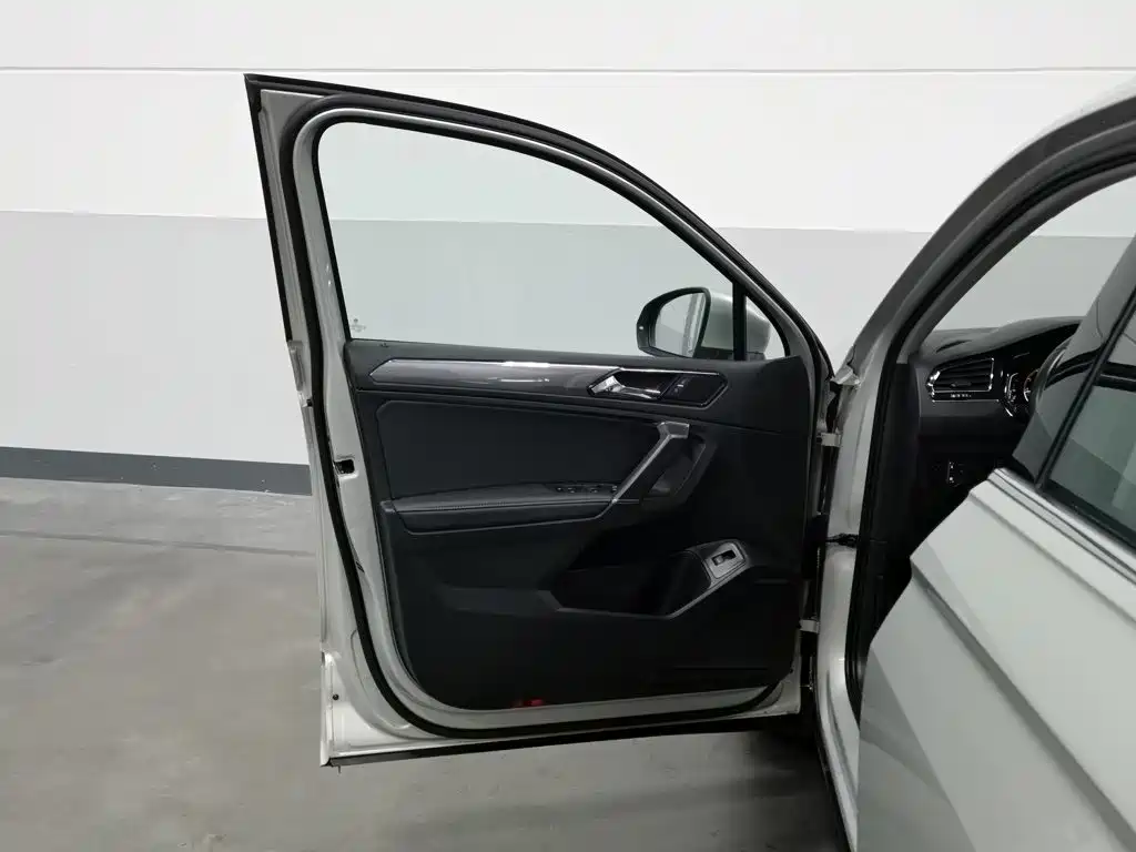 Volkswagen Tiguan L — миниатюра 8