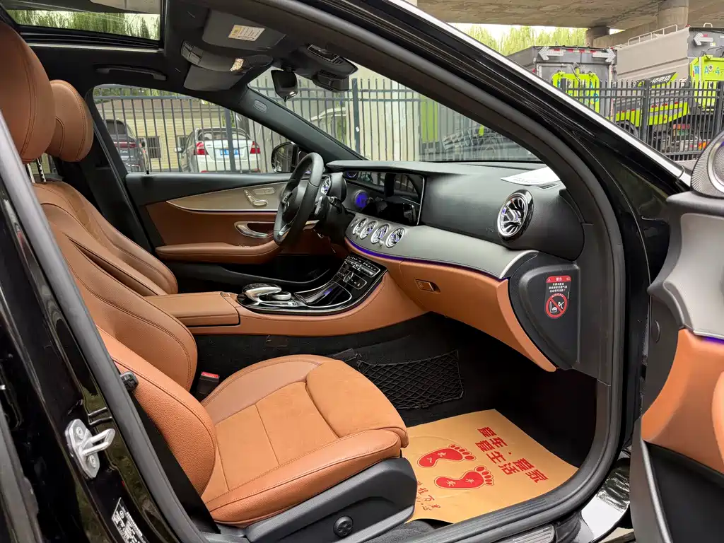 Mercedes-Benz E-Class — миниатюра 10
