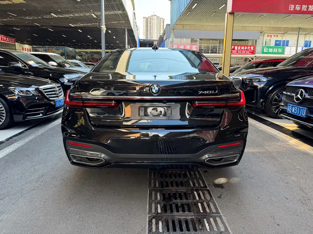 BMW 7 Series — миниатюра 6