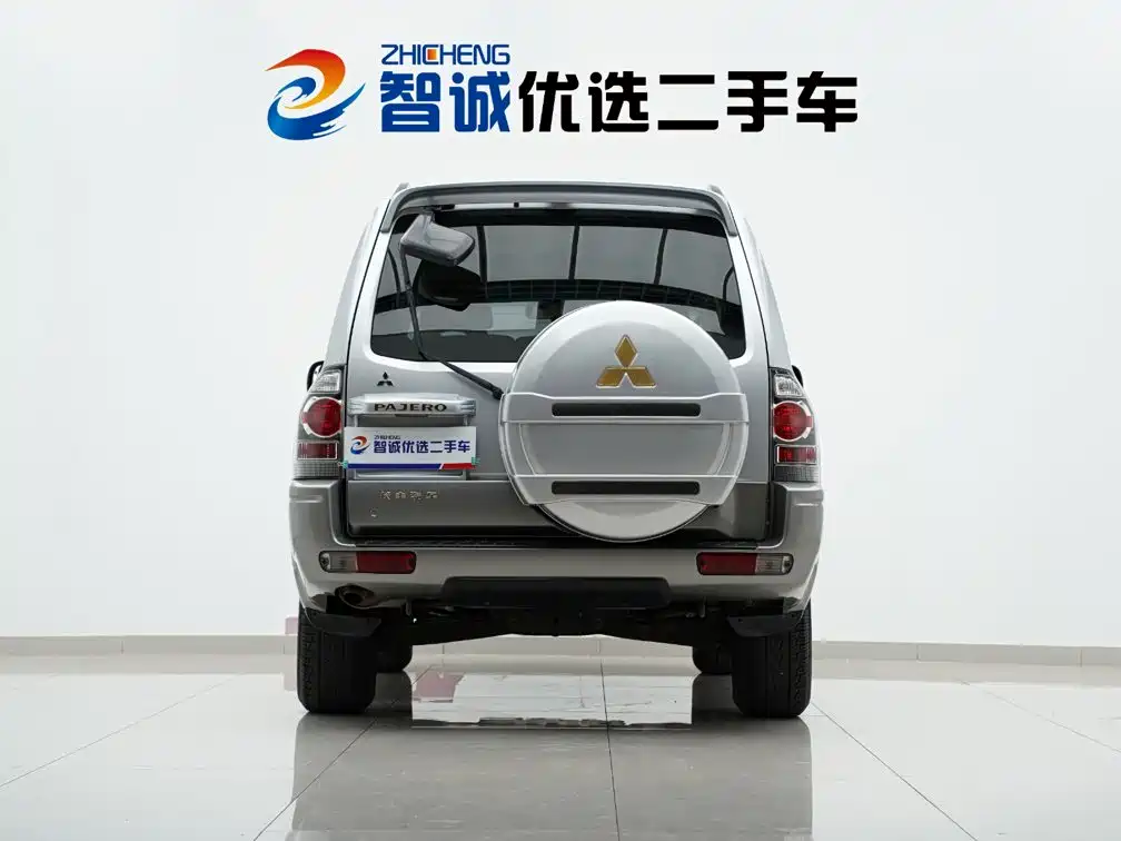 Mitsubishi Pajero — миниатюра 4
