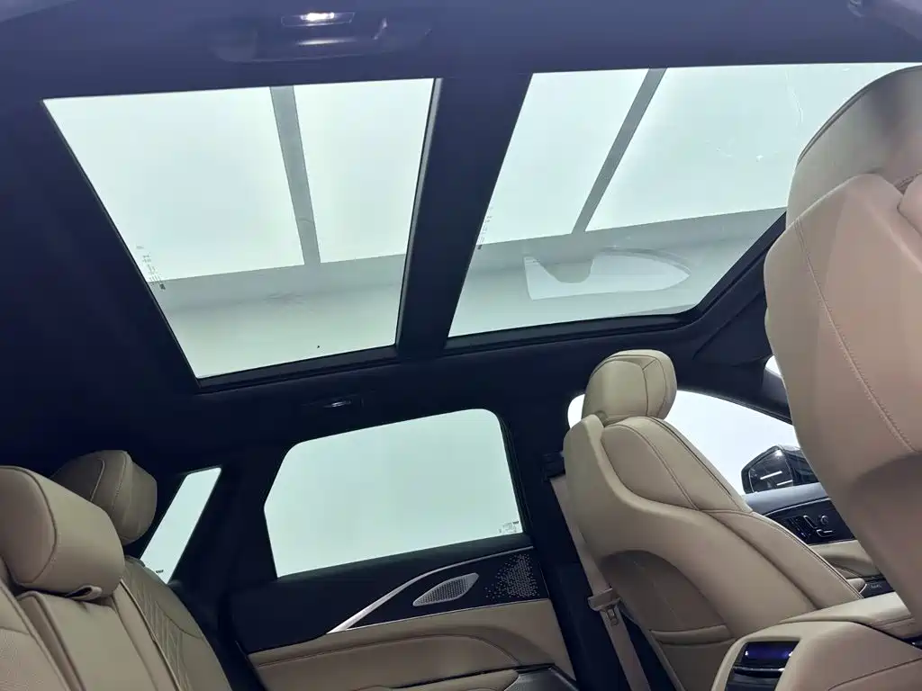 Cadillac Lyriq — миниатюра 21