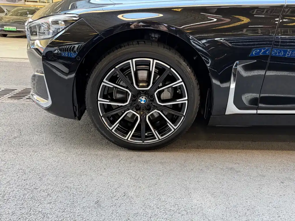 BMW 7 Series — миниатюра 40