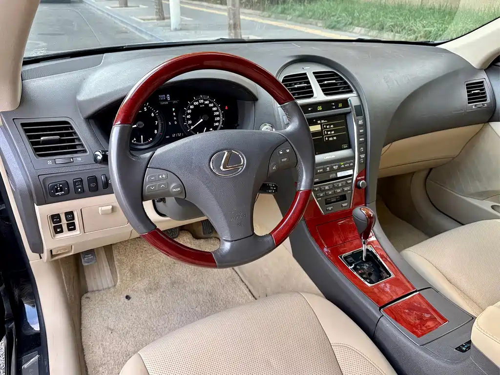 Lexus ES — миниатюра 11