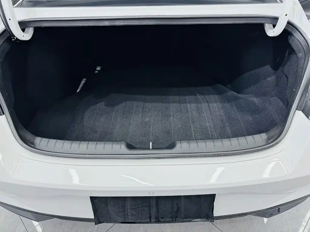 Hyundai Elantra — миниатюра 15