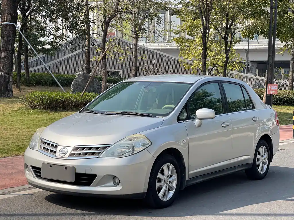 Nissan Tiida 2010