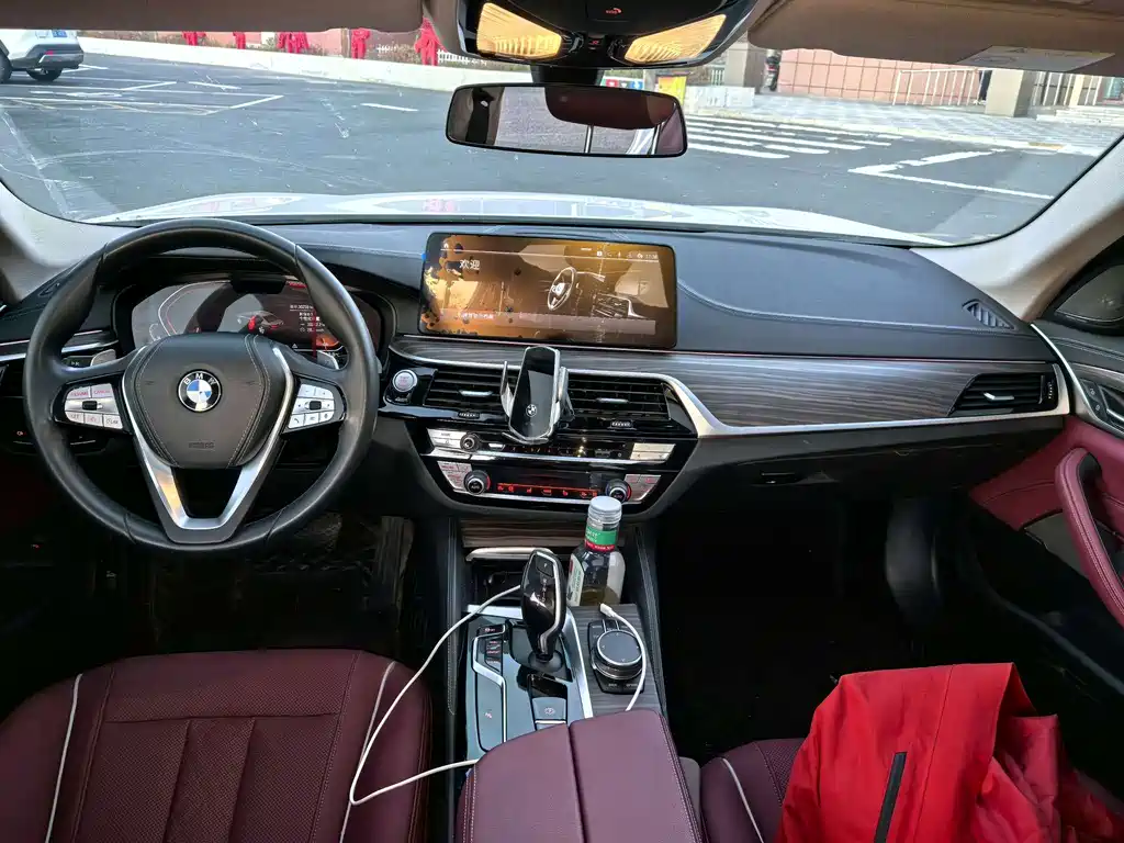 BMW 5 Series — миниатюра 8