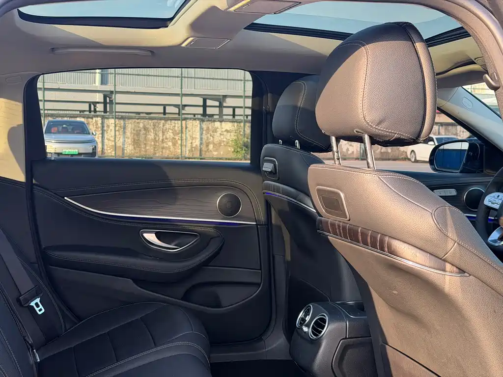 Mercedes-Benz E-Class — миниатюра 16