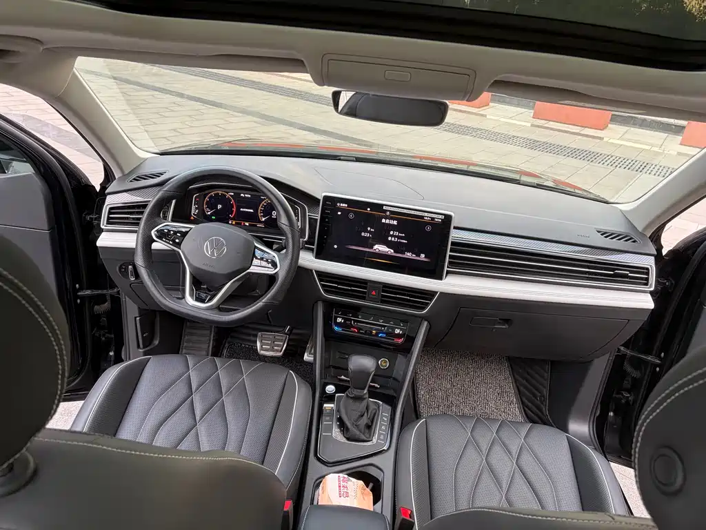 Volkswagen Tiguan L L 2022 330TSI AT R-Line