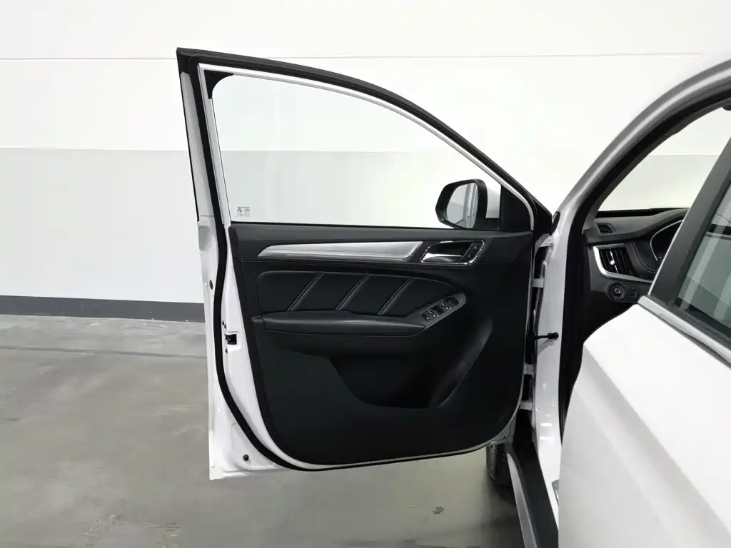 Roewe RX5 New Energy — миниатюра 8