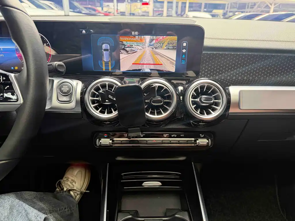 Mercedes-Benz GLB — миниатюра 8