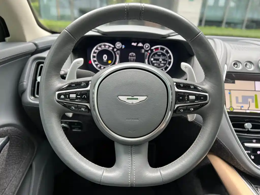 Aston Martin DBX — миниатюра 20