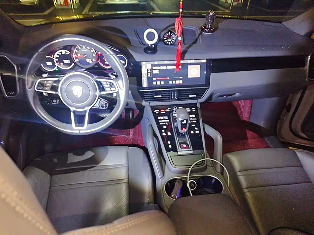 Porsche Cayenne — миниатюра 10