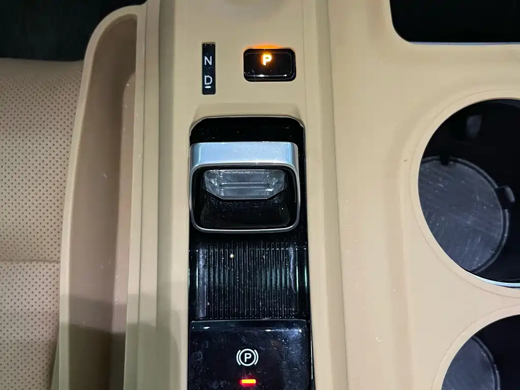 GAC Motor Trumpchi E8 PHEV — миниатюра 27