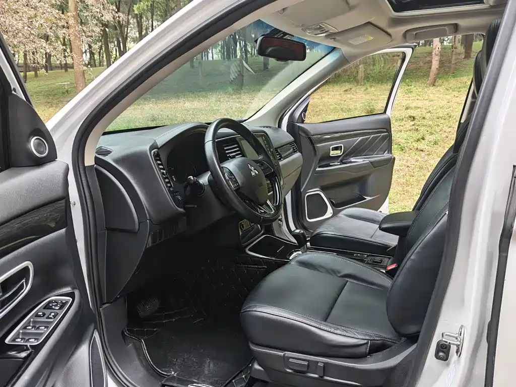 Mitsubishi Outlander — миниатюра 4