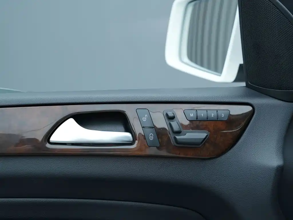 Mercedes-Benz M-Class — миниатюра 24
