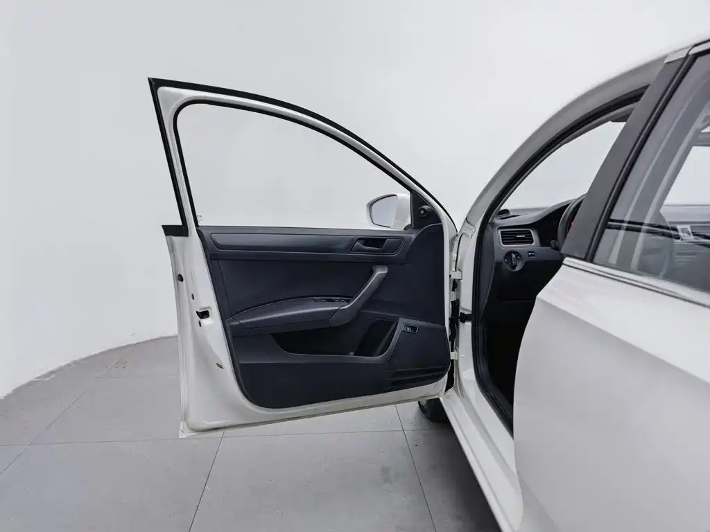 Volkswagen Santana — миниатюра 8