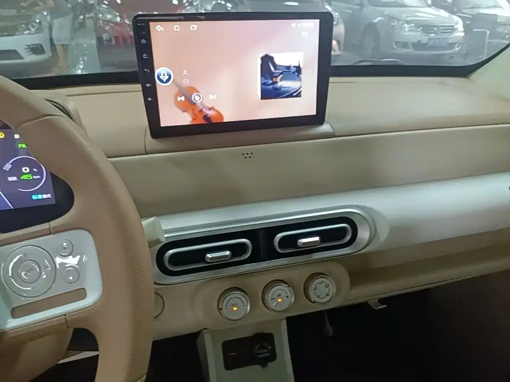 Wuling MINIEV — миниатюра 6