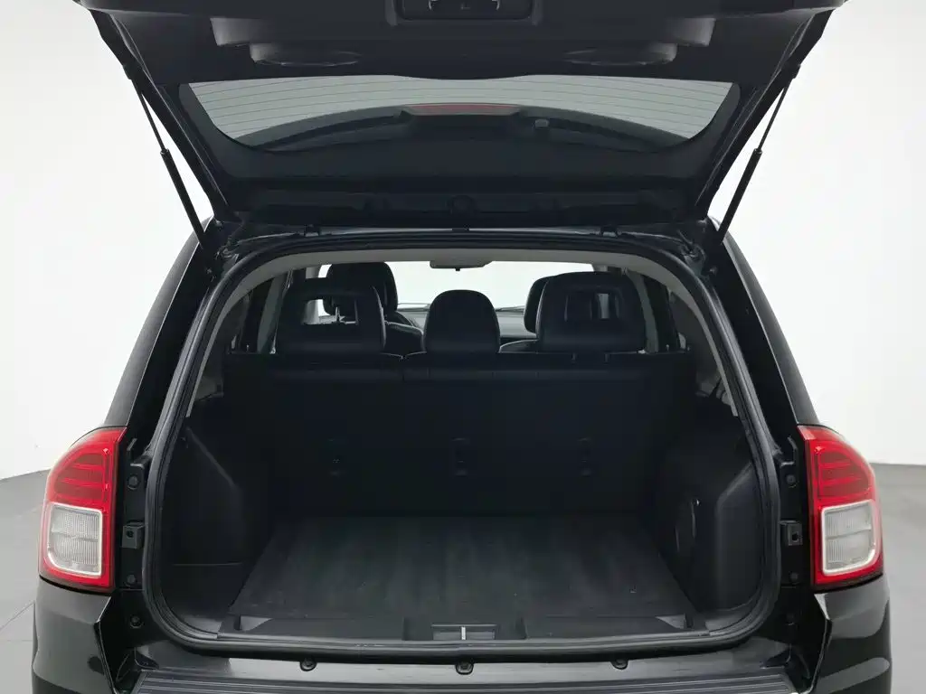 Jeep Compass (Import) — миниатюра 16