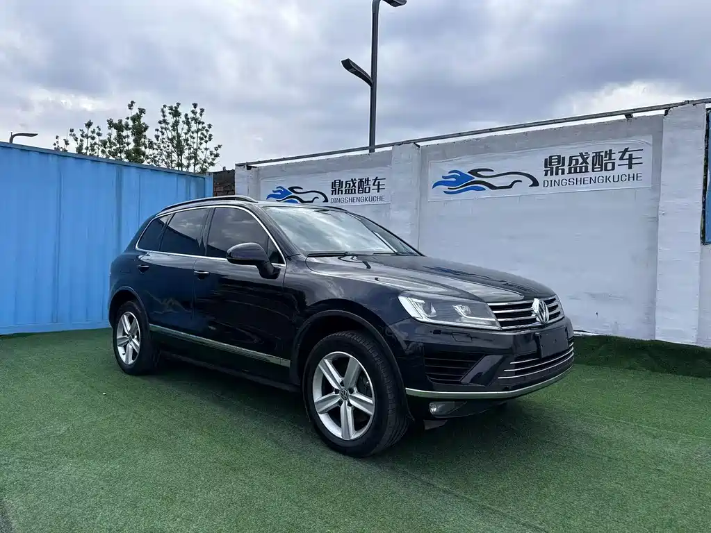 VOLKSWAGEN TOUAREG
