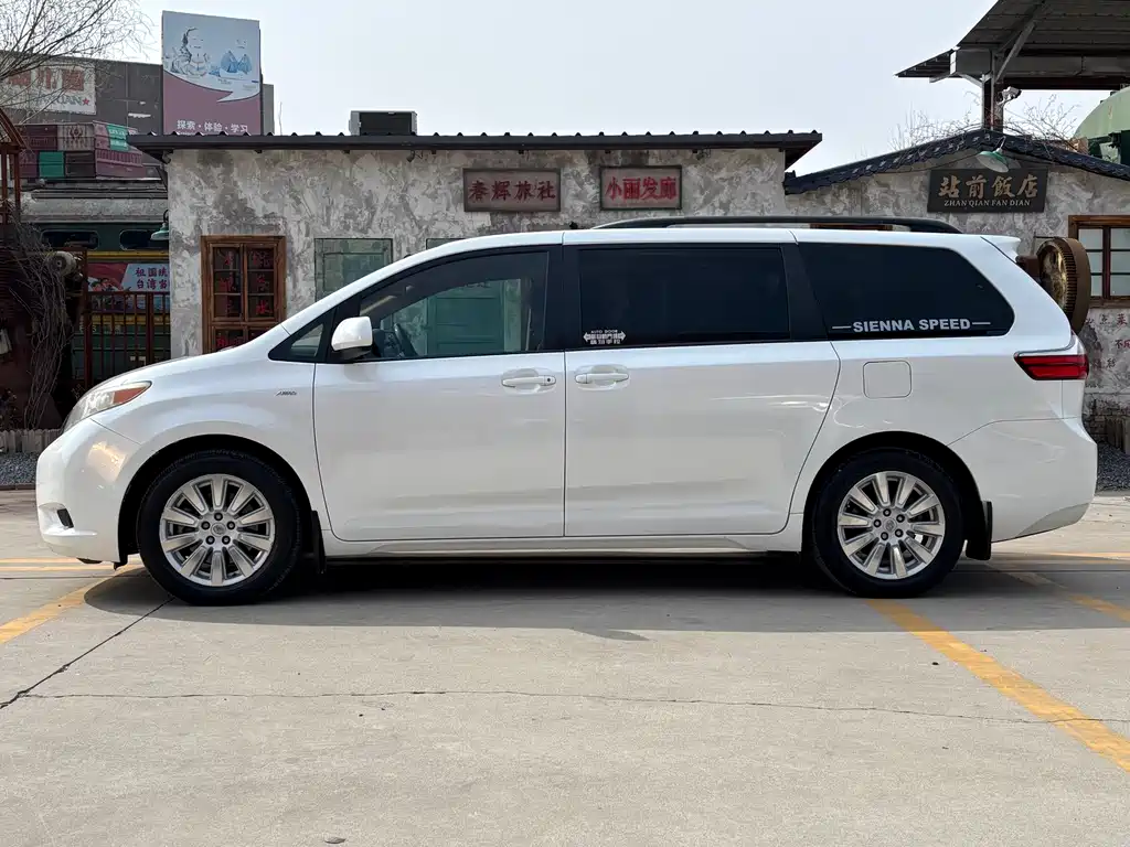TOYOTA SIENNA
