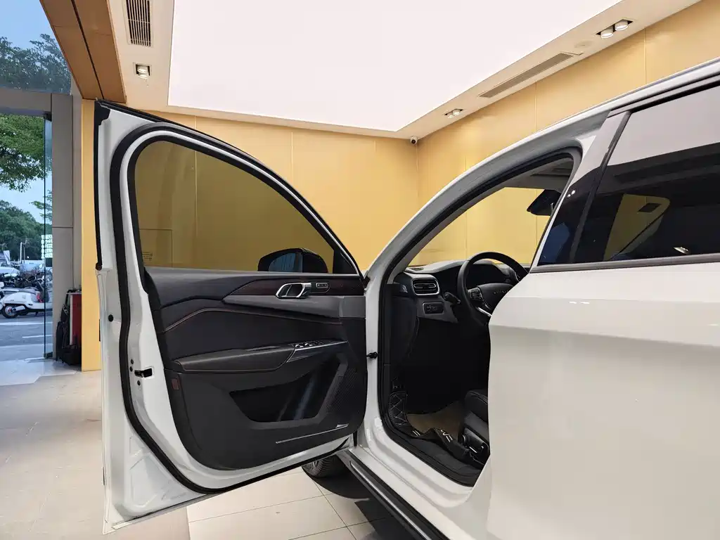 Lynk & Co 02 — миниатюра 7