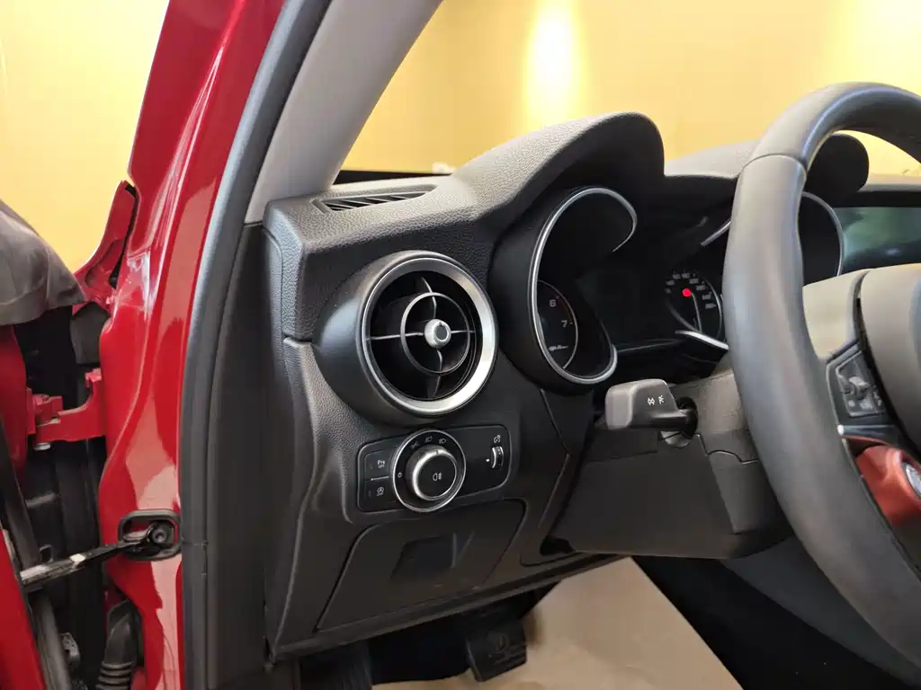 Alfa Romeo Stelvio — миниатюра 11