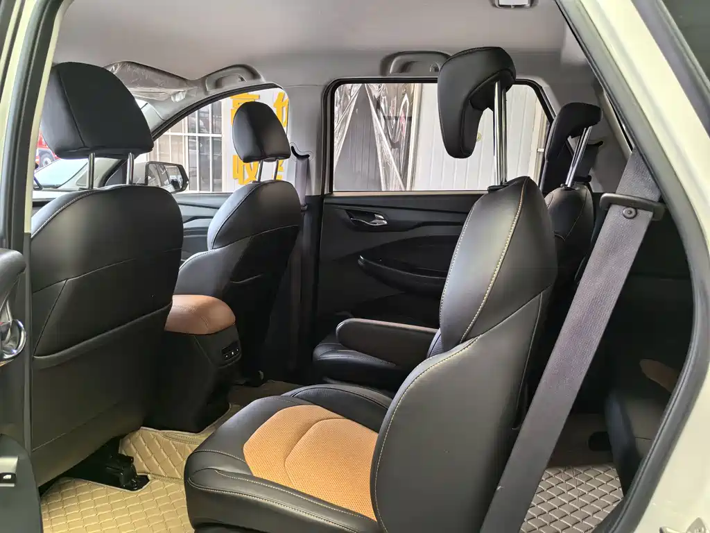 Wuling Hongguang S3 — миниатюра 9