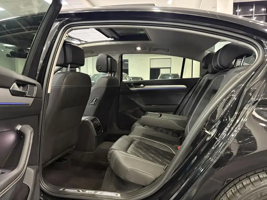 Volkswagen Magotan PHEV — миниатюра 6