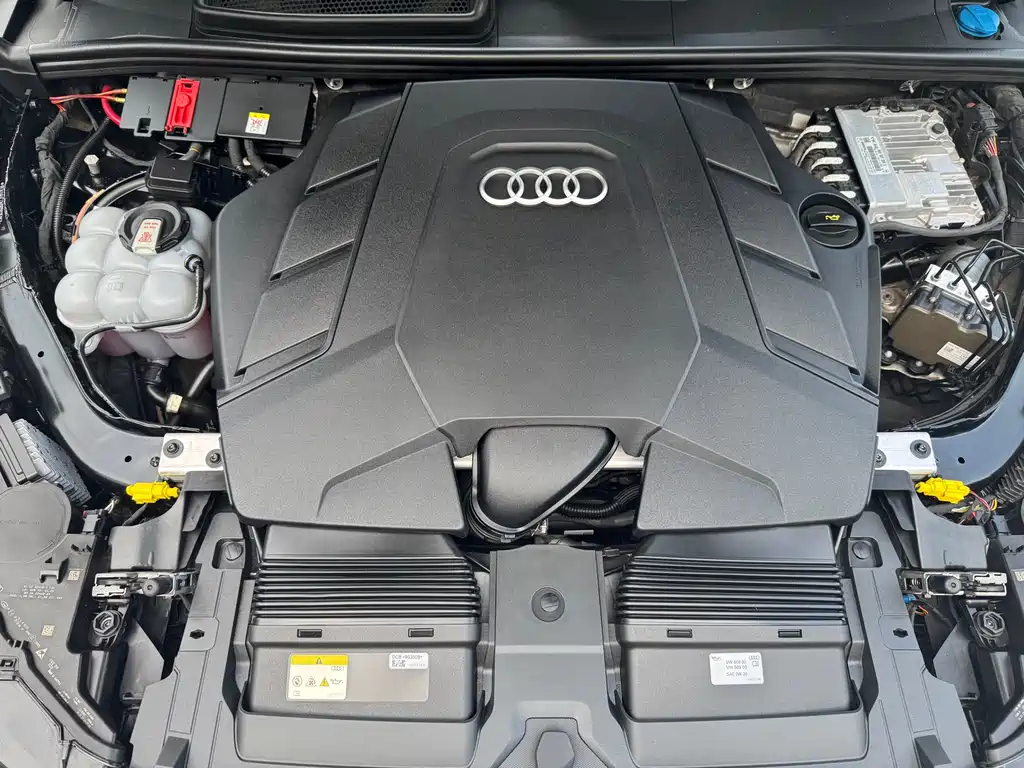 Audi Q7 2023 55 TFSI quattro S line Sport