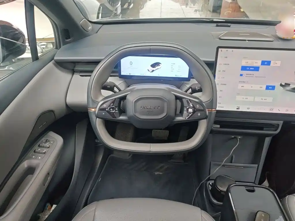 Lynk & Co 20 — миниатюра 11