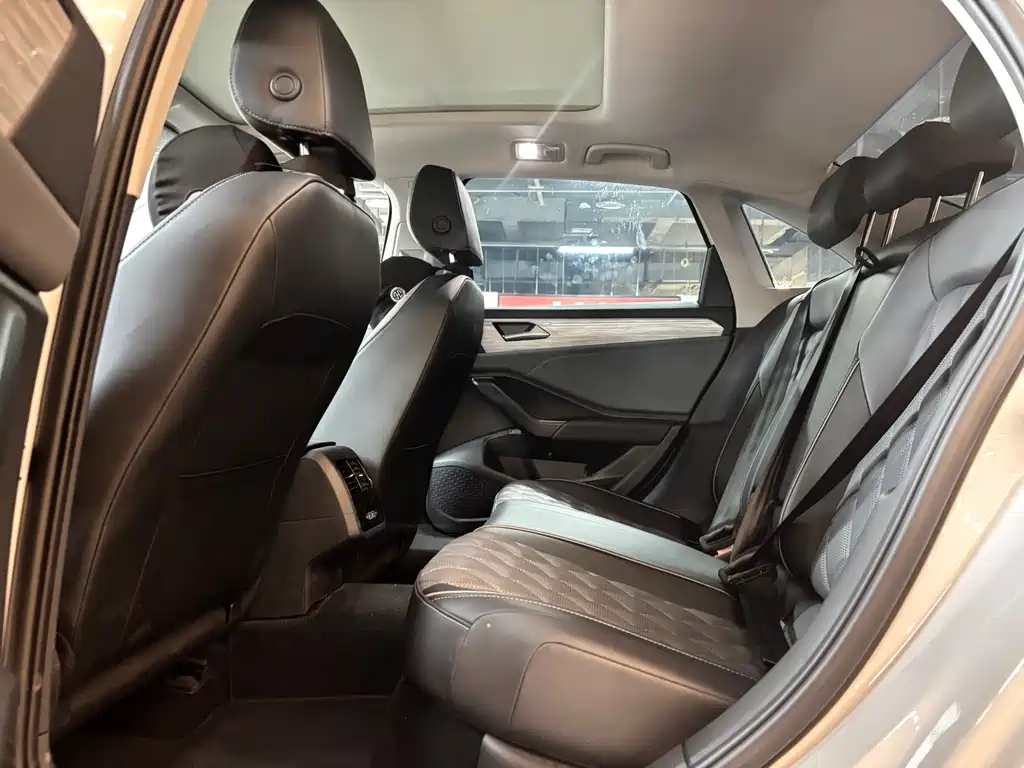 Volkswagen Sagitar 2023 300TSI DSG