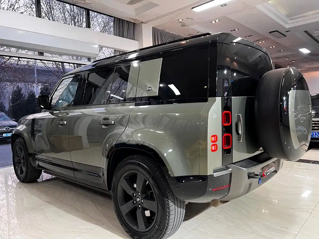LAND ROVER DEFENDER