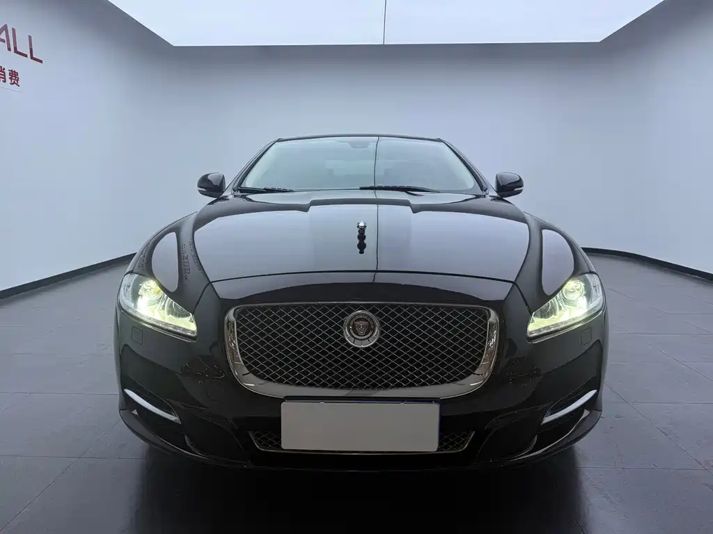 Jaguar XJ — миниатюра 2