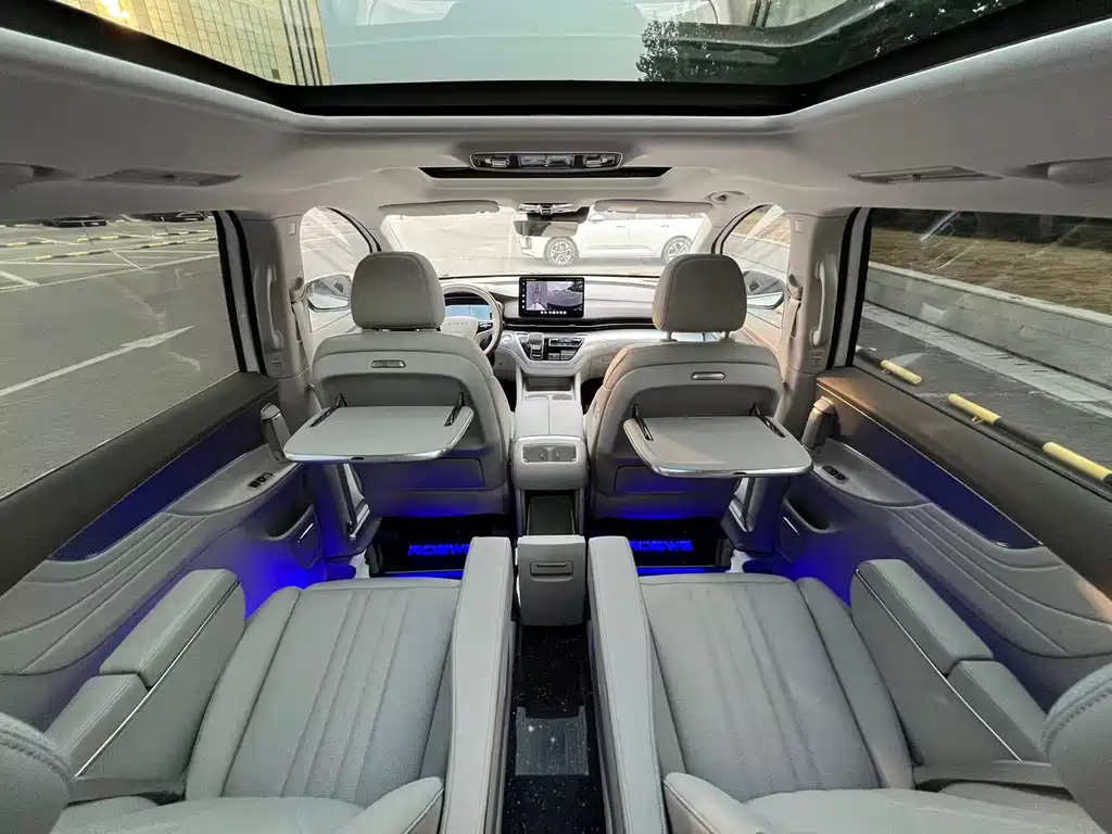 Roewe iMAX8 New Energy — миниатюра 6