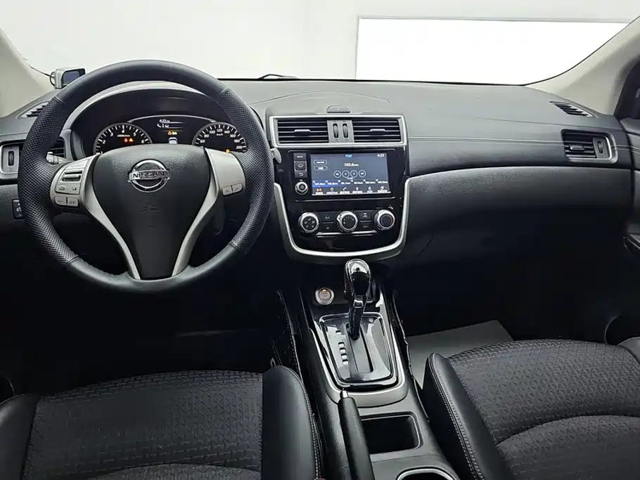 Nissan Tiida — миниатюра 12