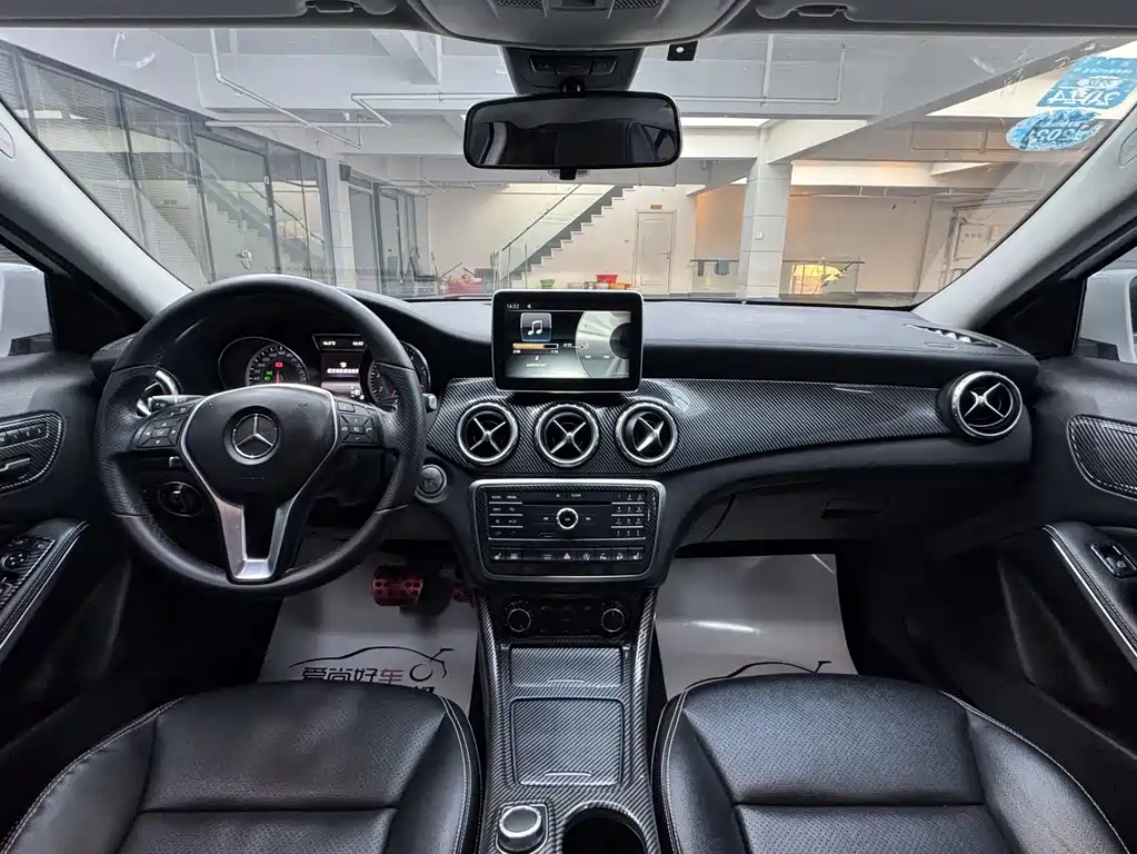 Mercedes-Benz GLA 2016 GLA 220 4MATIC Fashion