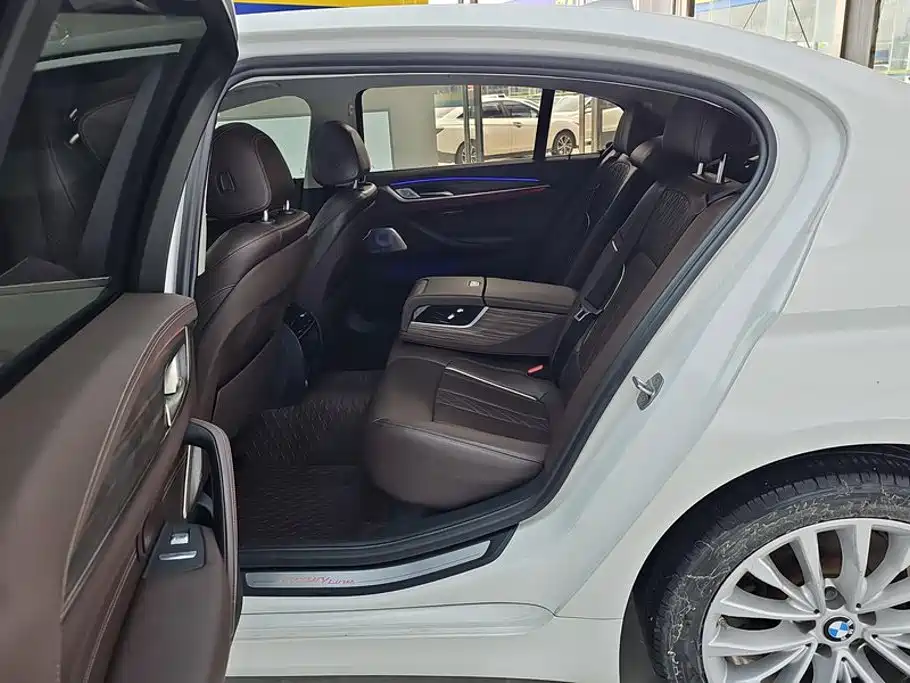 BMW 5 Series — миниатюра 10