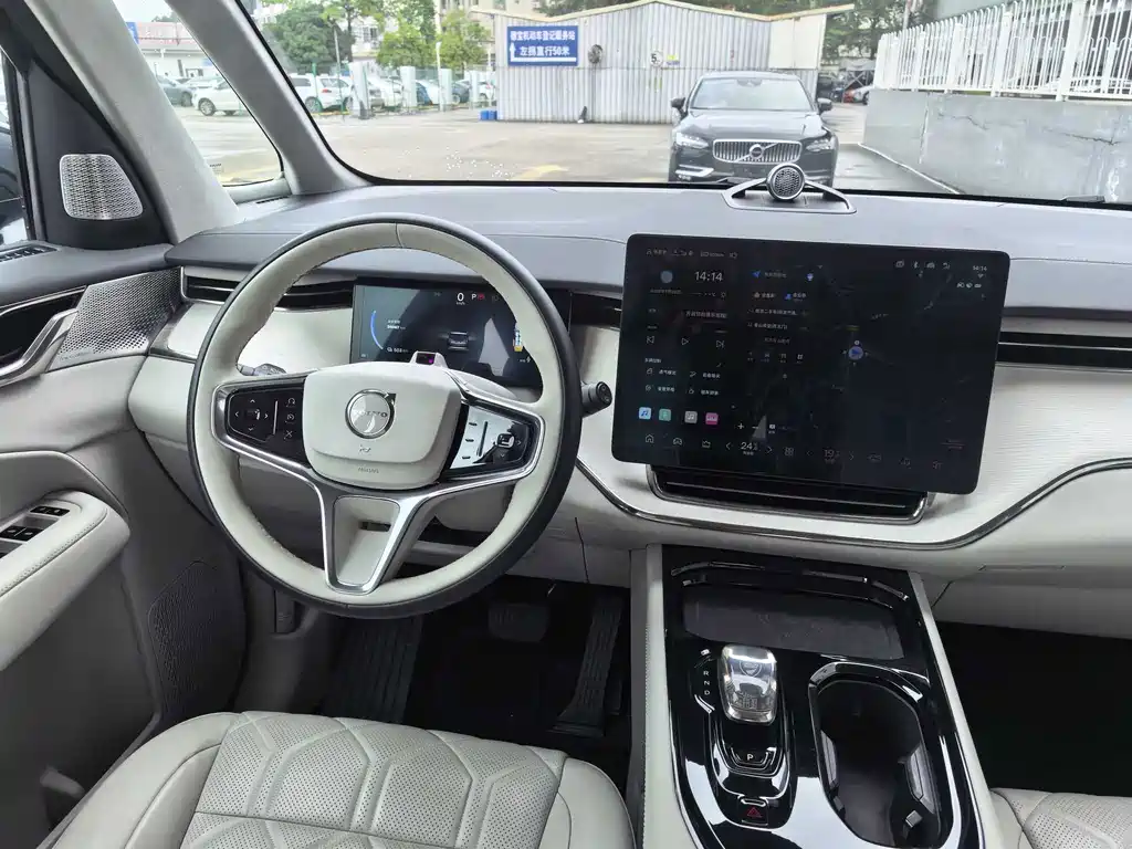 Volvo EM90 — миниатюра 4