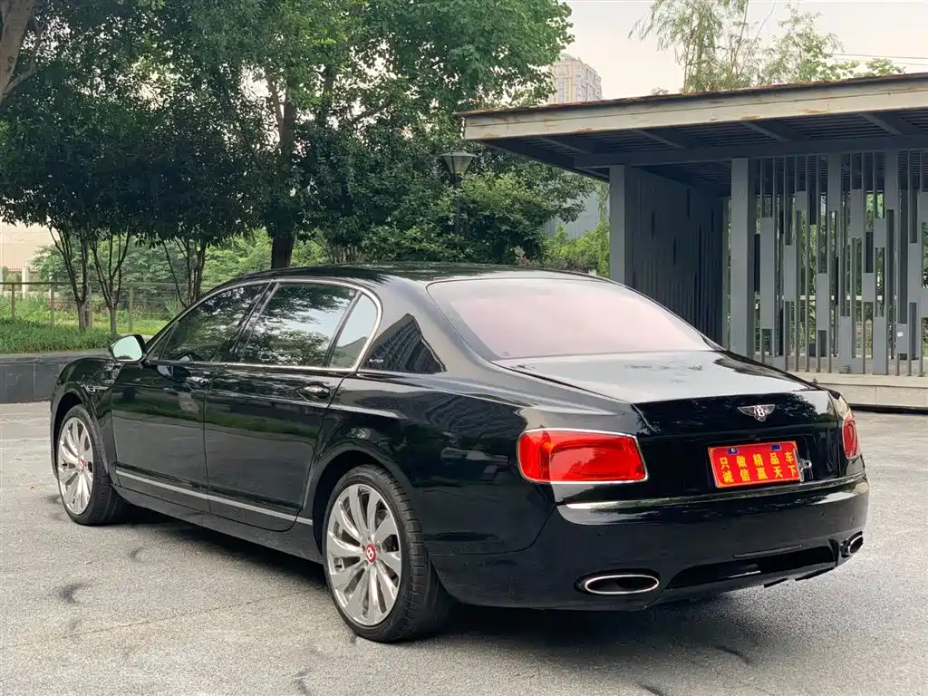 Bentley Flying Spur 2010 6.0T мест