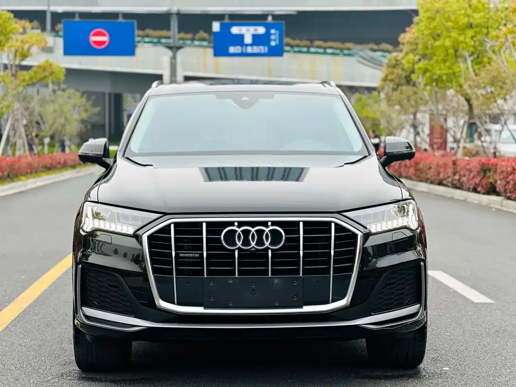 Audi Q7 2023 45 TFSI quattro S line Sport