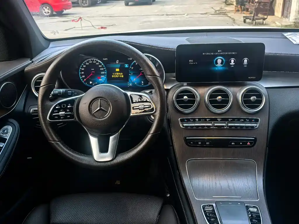 MERCEDES-BENZ GLC
